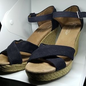 Tom's Canvas Heels Women size 9.5 Black Wedges